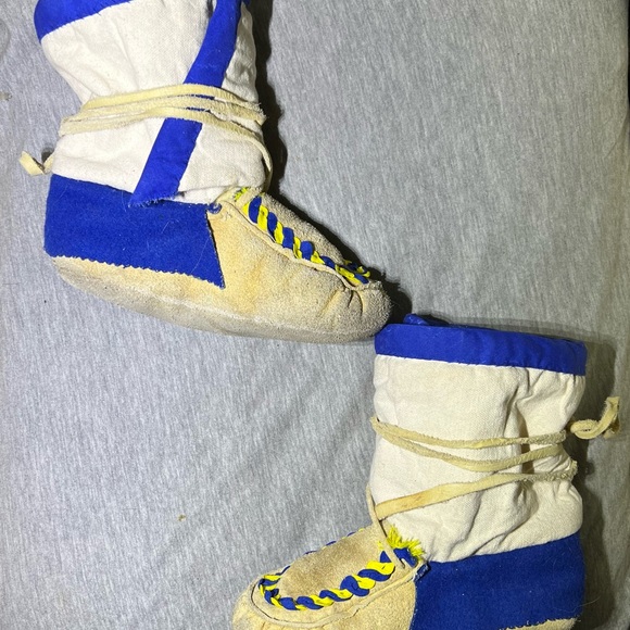 Blue and yellow cloth and moosehid mukluks - Picture 3 of 6